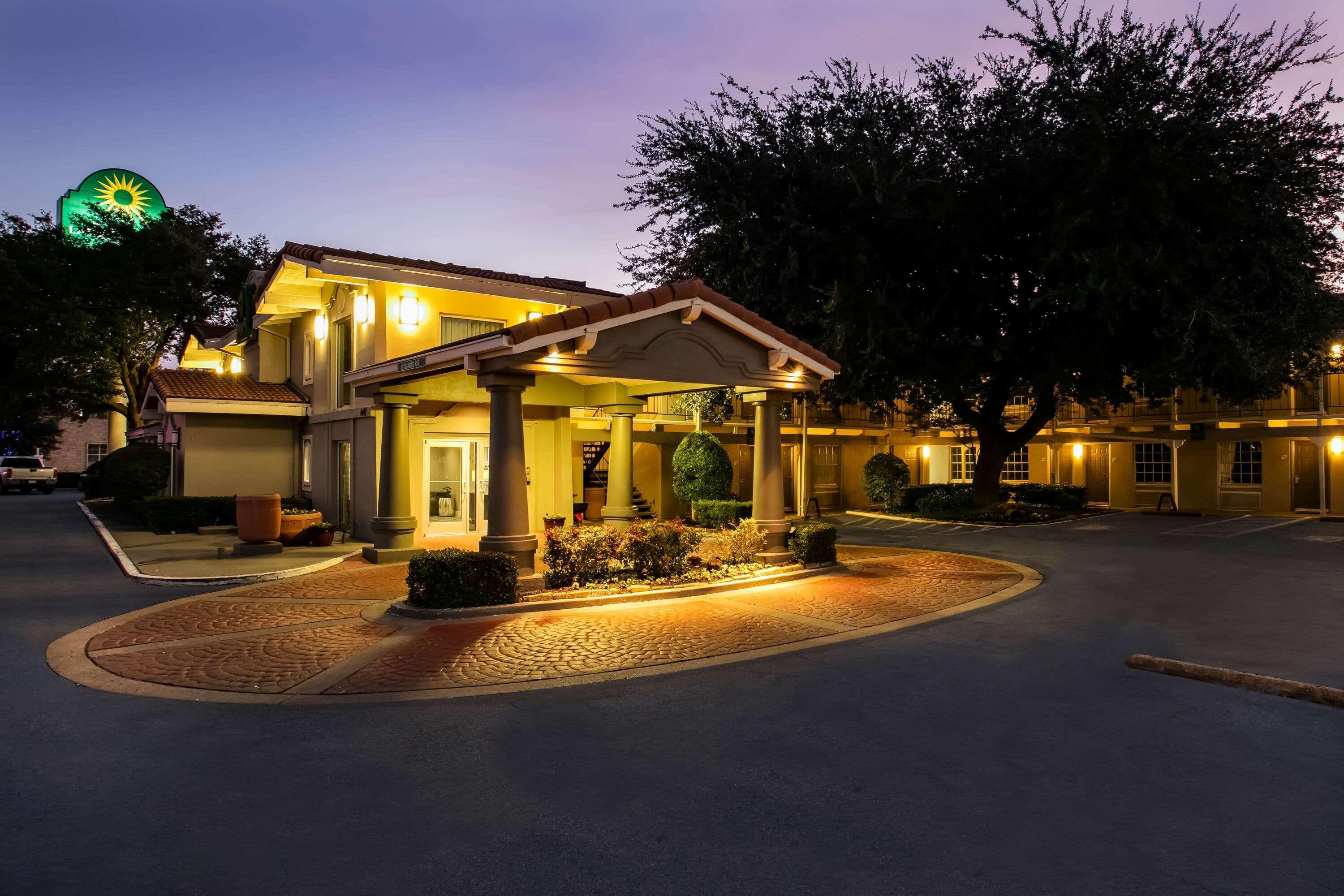 La Quinta Inn By Wyndham Dallas Uptown Ngoại thất bức ảnh