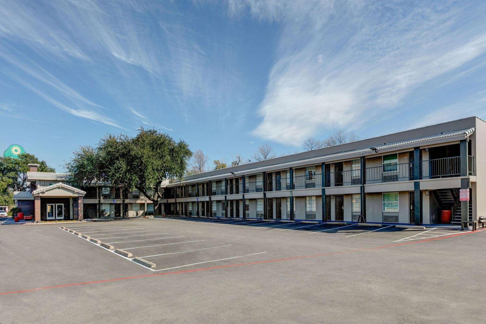 La Quinta Inn By Wyndham Dallas Uptown Ngoại thất bức ảnh